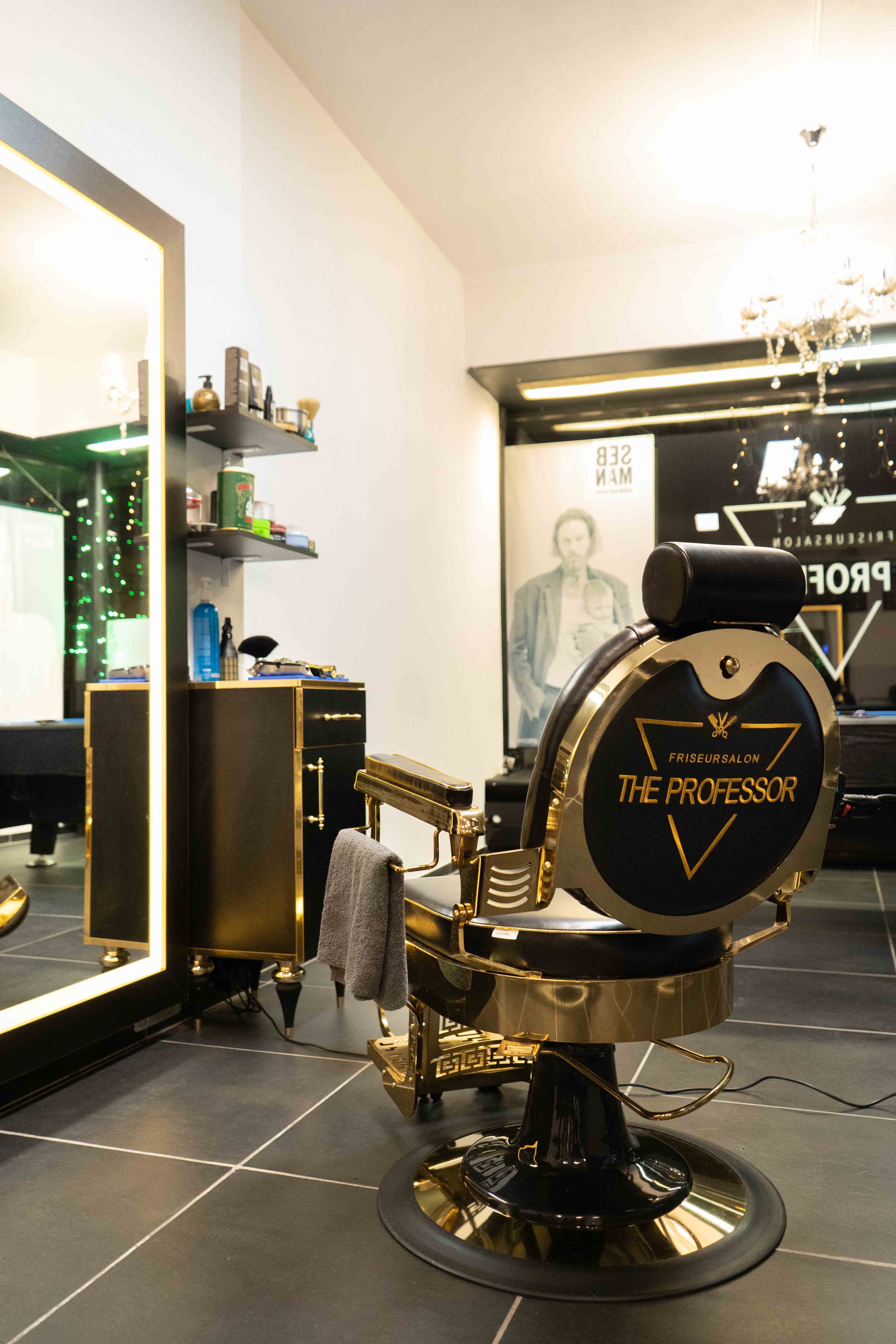 The Professor Barbershop — klassischer Herrenschnitt im Salon in Kirchheim unter Teck